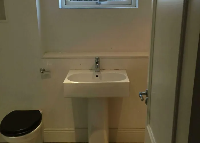 Hotel Montrose House 3*