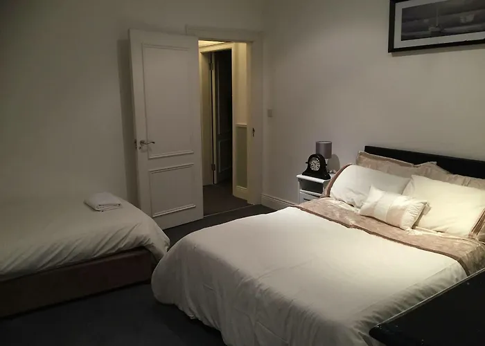 Montrose House Otel 3*