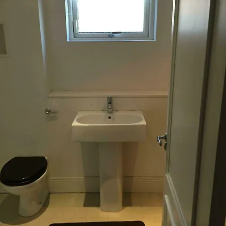 Hotel Montrose House 3*